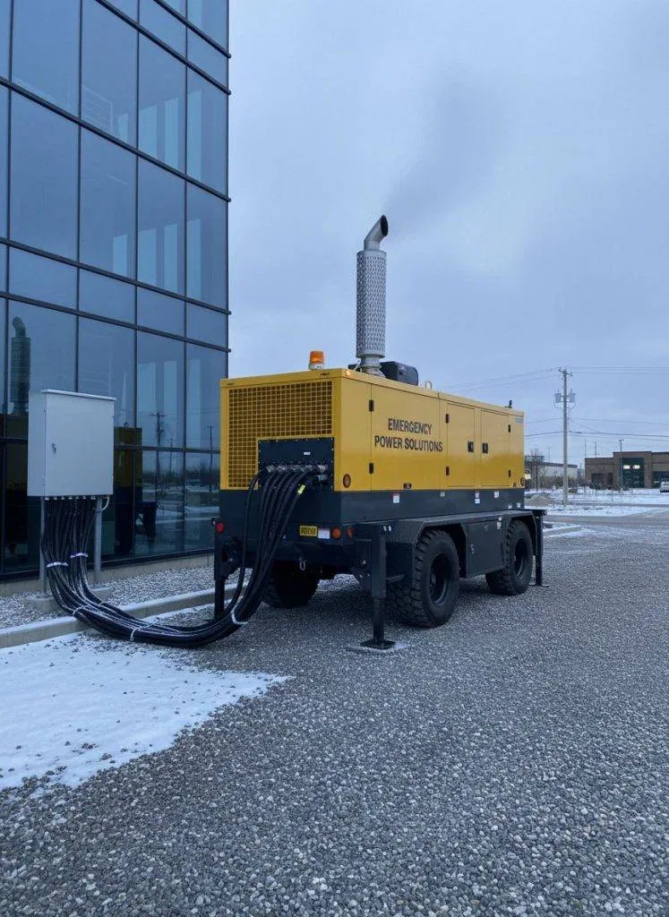 Gelbes Notstromaggregat mit 